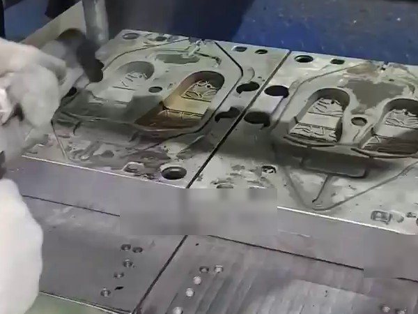 세척 전 신발 아웃솔 금형